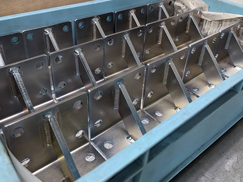 補強ブラケット